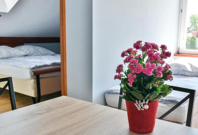 Aamiaismajoitus (B&B) Gościniec Pod Markizami