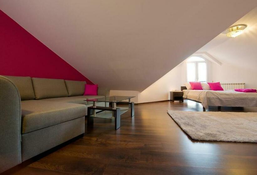 Hostel & Restauracja Santorini