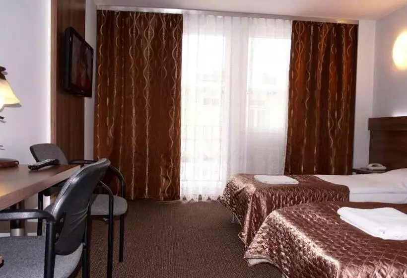 Hotel Junior