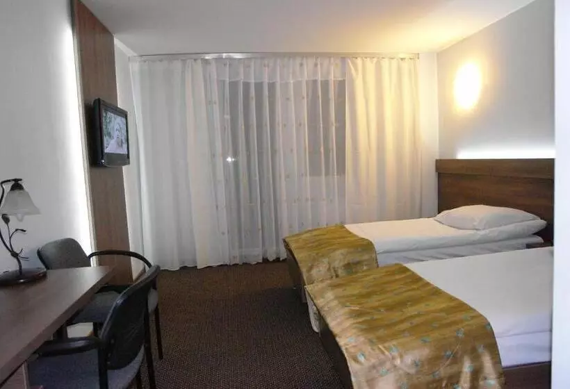 Hotel Junior