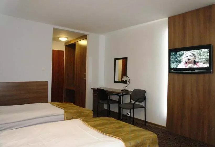 Hotel Junior