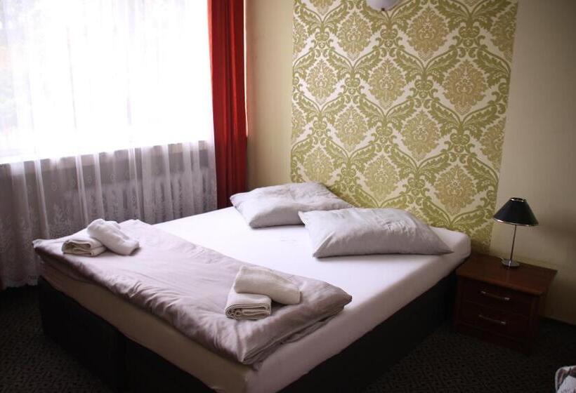 汽车旅馆  Zajazd Pod Kominkiem   Brzoza Koło Torunia