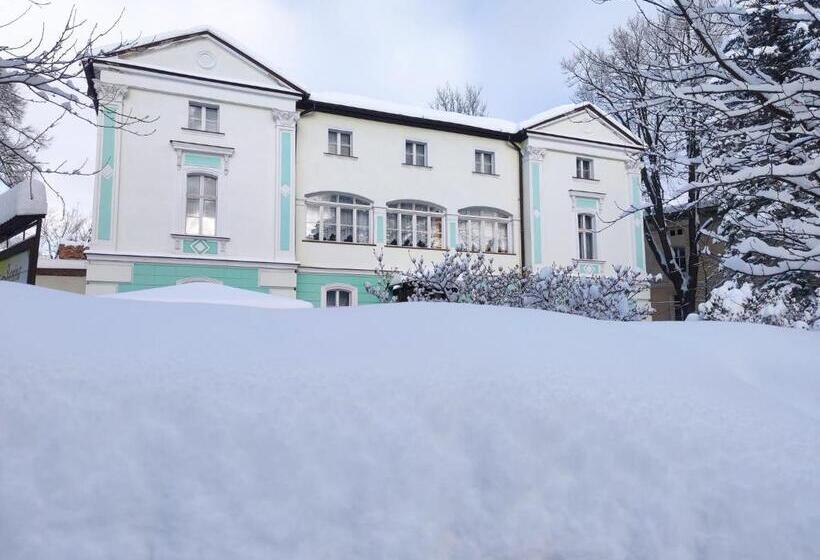 פנסיון Willa Janina