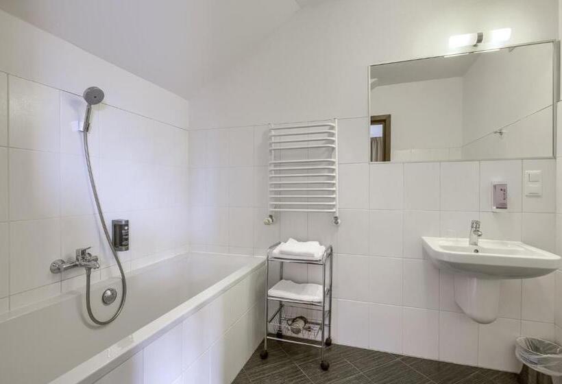 استراحتگاه 4 Pory Roku & Spa