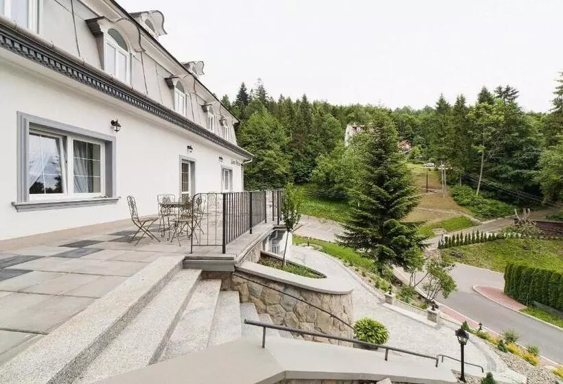 リゾートホテル Leśna Polana