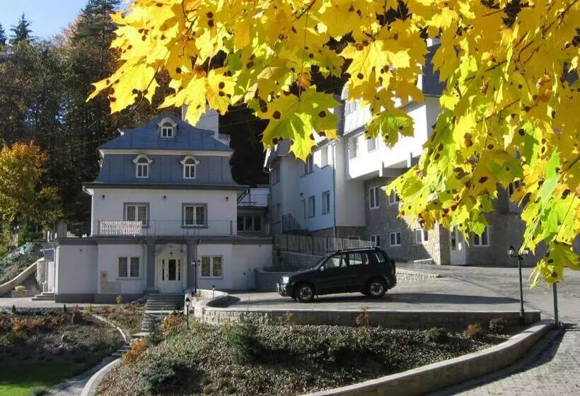 リゾートホテル Leśna Polana