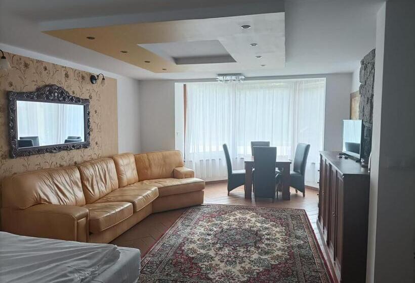 استراحتگاه Willa Magnat