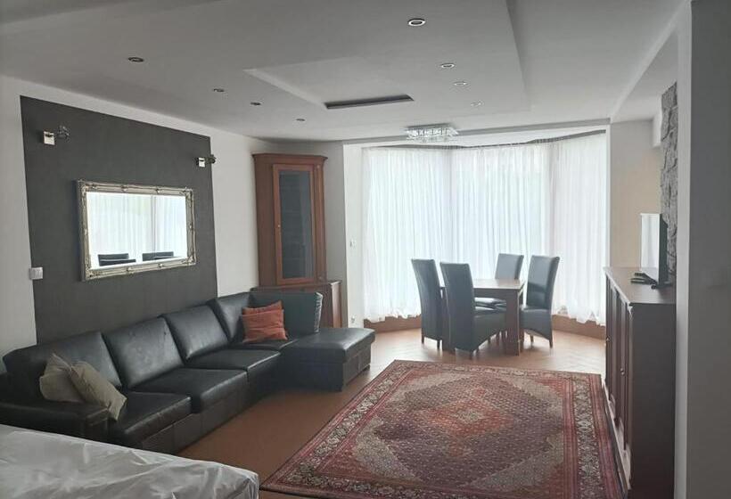 استراحتگاه Willa Magnat