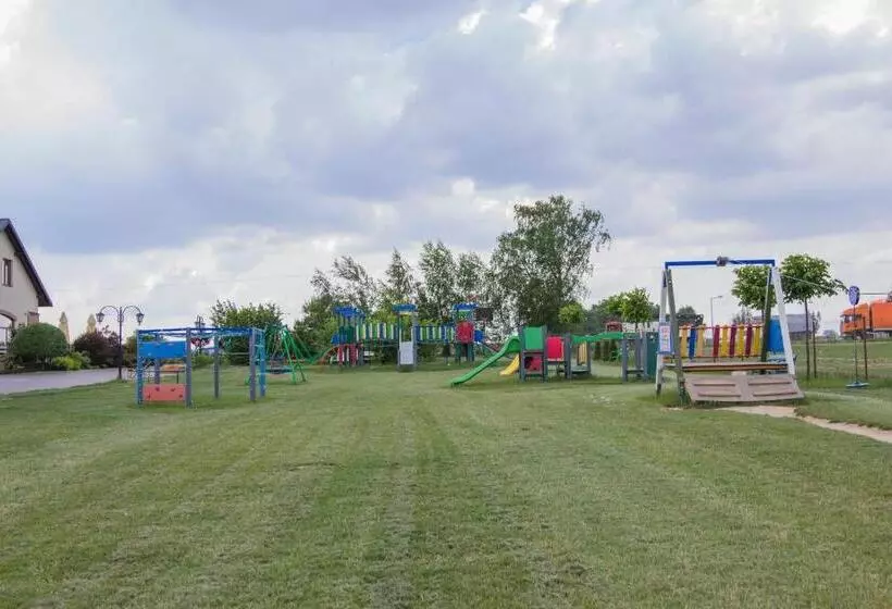 Aamiaismajoitus (B&B) Dworek Jabłonna