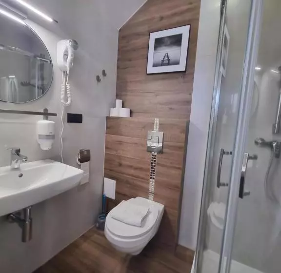 Aamiaismajoitus (B&B) Dworek Jabłonna