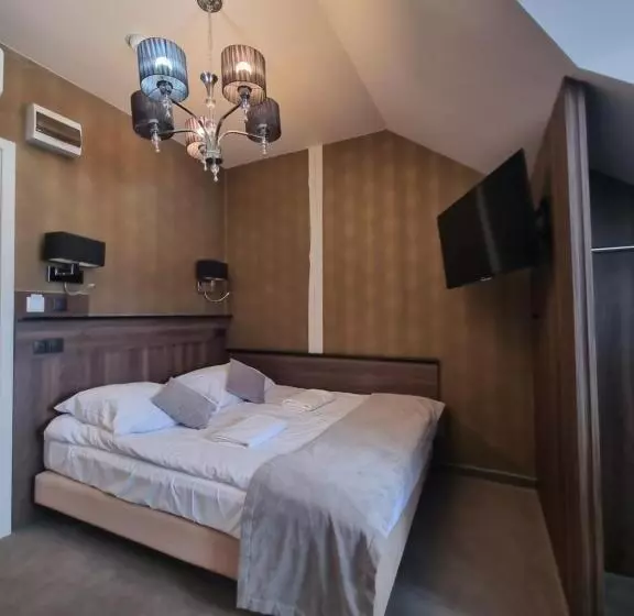 Aamiaismajoitus (B&B) Dworek Jabłonna