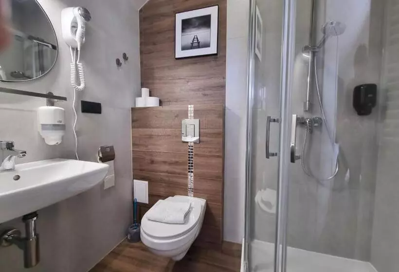 Aamiaismajoitus (B&B) Dworek Jabłonna