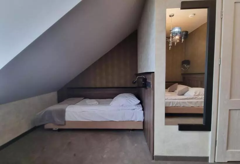 Aamiaismajoitus (B&B) Dworek Jabłonna