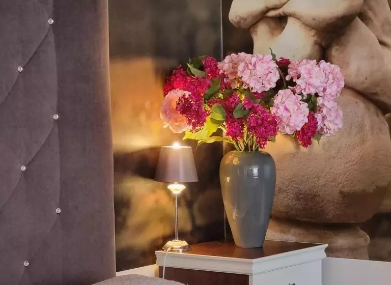 Aamiaismajoitus (B&B) Dworek Jabłonna