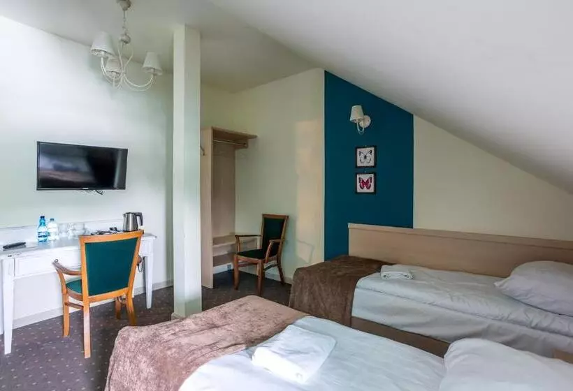 Aamiaismajoitus (B&B) Dworek Jabłonna