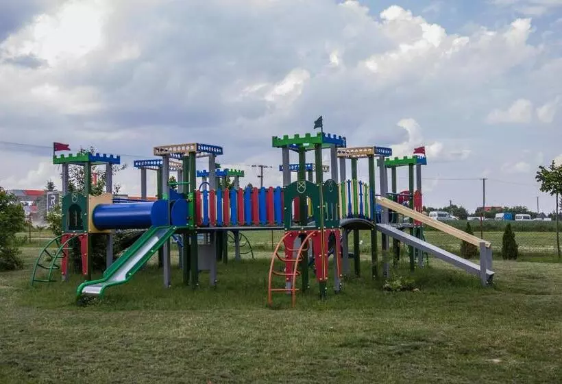 Aamiaismajoitus (B&B) Dworek Jabłonna