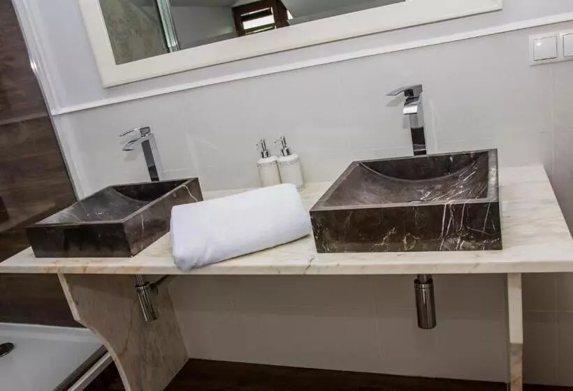 Aamiaismajoitus (B&B) Dworek Jabłonna