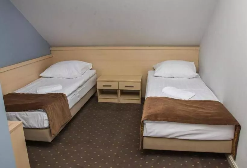 Aamiaismajoitus (B&B) Dworek Jabłonna