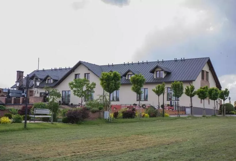 Aamiaismajoitus (B&B) Dworek Jabłonna