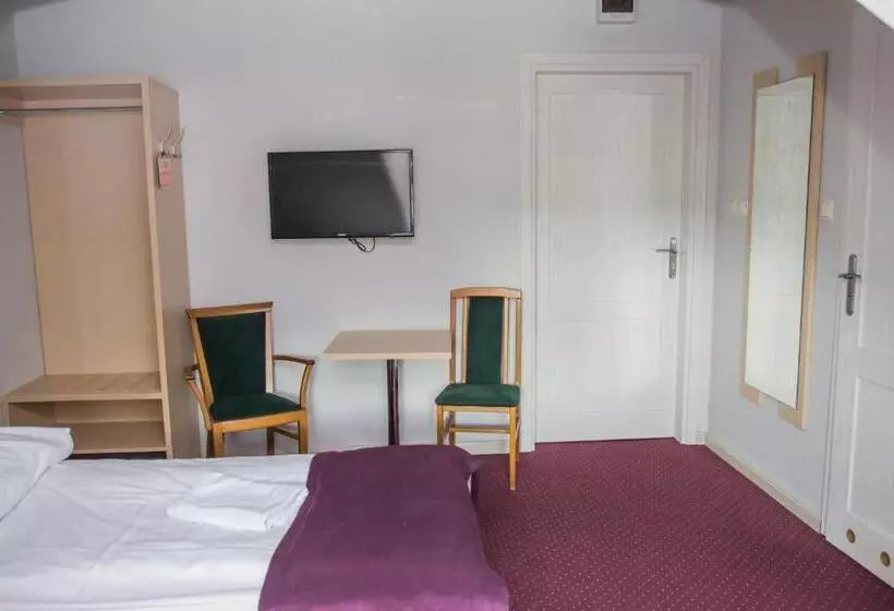 Aamiaismajoitus (B&B) Dworek Jabłonna