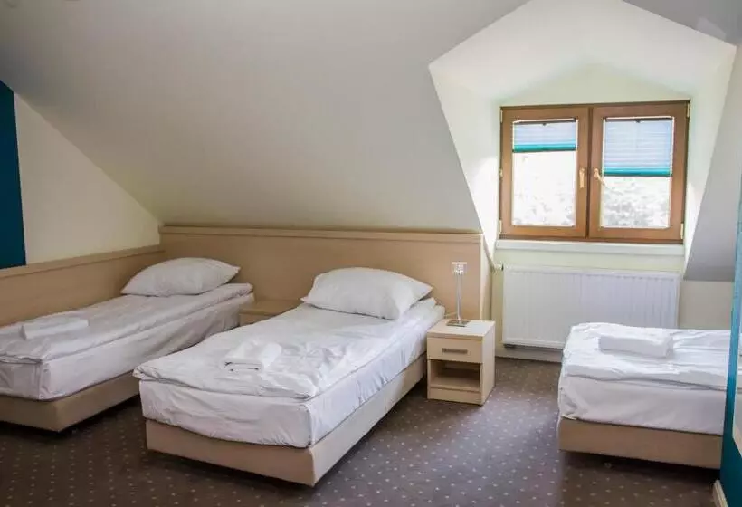 Aamiaismajoitus (B&B) Dworek Jabłonna