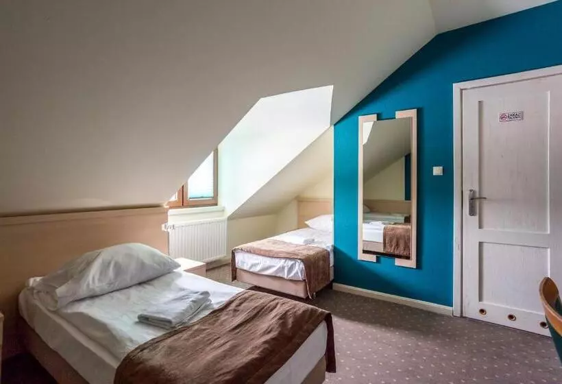 Aamiaismajoitus (B&B) Dworek Jabłonna