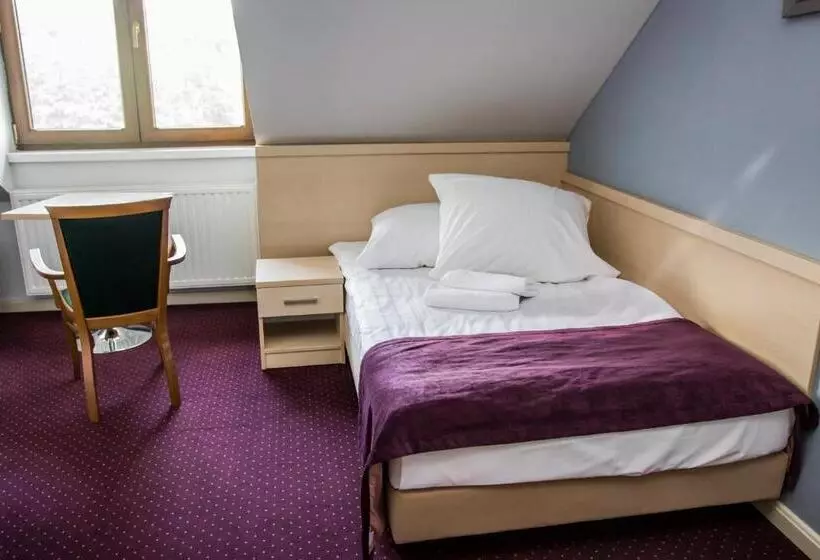 Aamiaismajoitus (B&B) Dworek Jabłonna