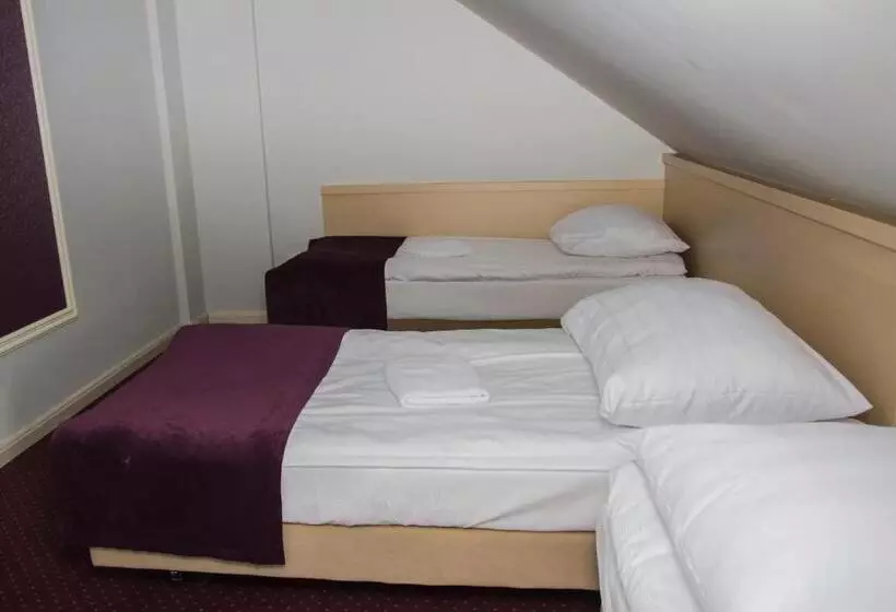 Aamiaismajoitus (B&B) Dworek Jabłonna