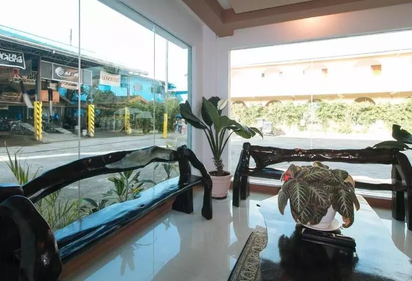 Hotelli Reddoorz Plus Near Municipality Of Luisiana Laguna