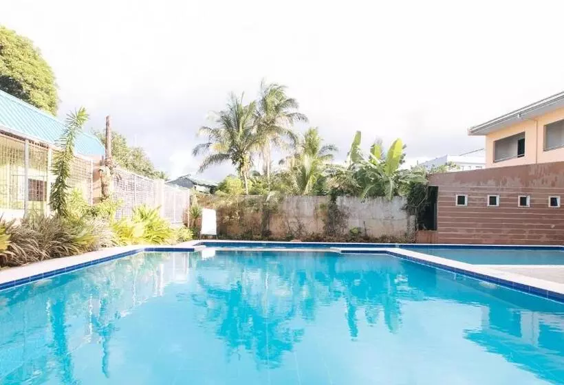 Hotelli Reddoorz Plus Near Municipality Of Luisiana Laguna