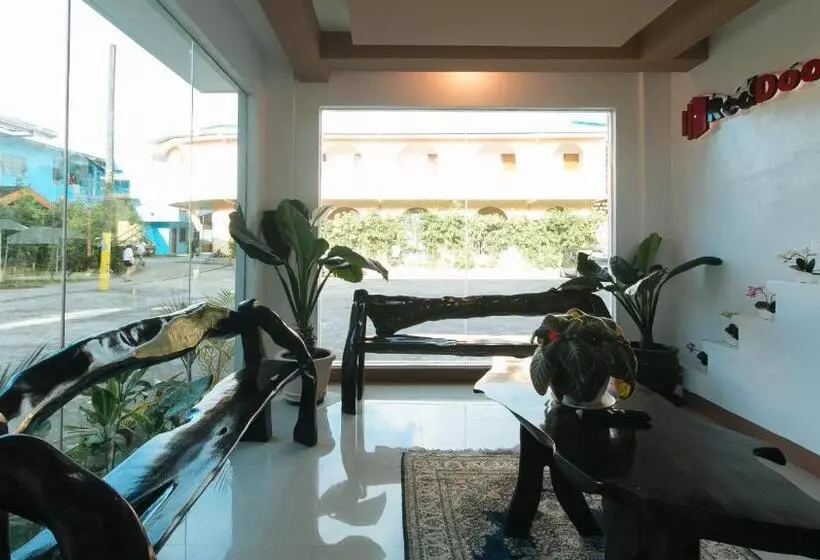 Hotelli Reddoorz Plus Near Municipality Of Luisiana Laguna