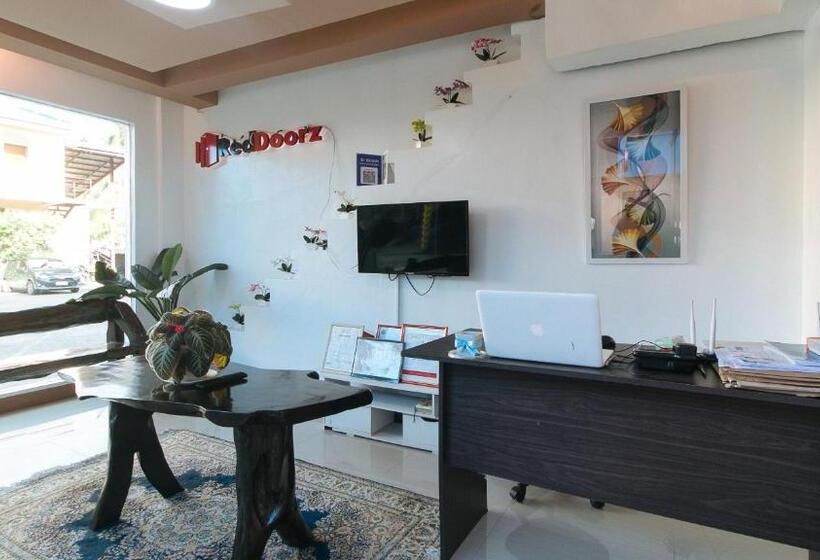 Hotel Reddoorz Plus Near Municipality Of Luisiana Laguna