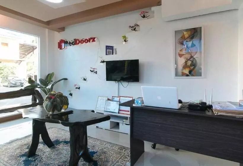 Hotelli Reddoorz Plus Near Municipality Of Luisiana Laguna