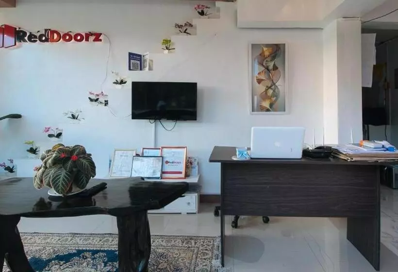 Hotelli Reddoorz Plus Near Municipality Of Luisiana Laguna