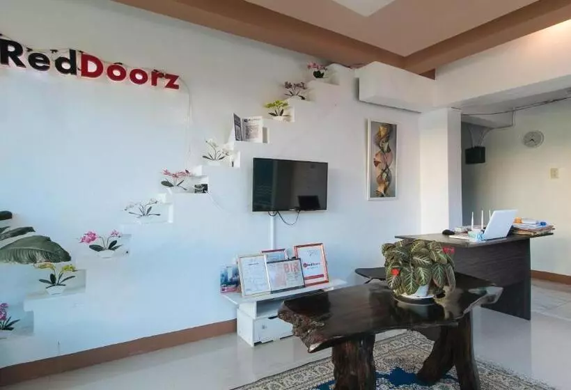 Hotelli Reddoorz Plus Near Municipality Of Luisiana Laguna