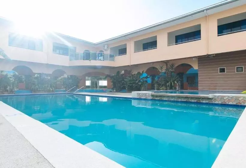 Hotelli Reddoorz Plus Near Municipality Of Luisiana Laguna