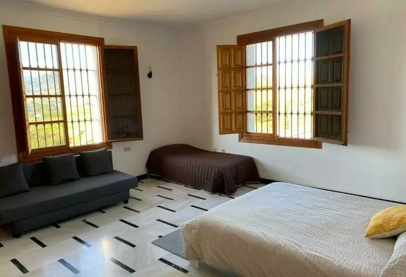 Aamiaismajoitus (B&B) Cuartos Y Desayunos Hacienda Los Olivos álora