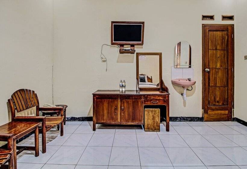 Collection O 92242 Hotel Tanjung Emas