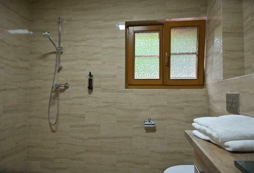 فندق Conacul Radacinilor