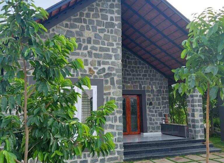 فندق Corner Stone