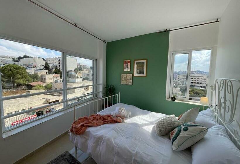 پانسیون Zaatar House