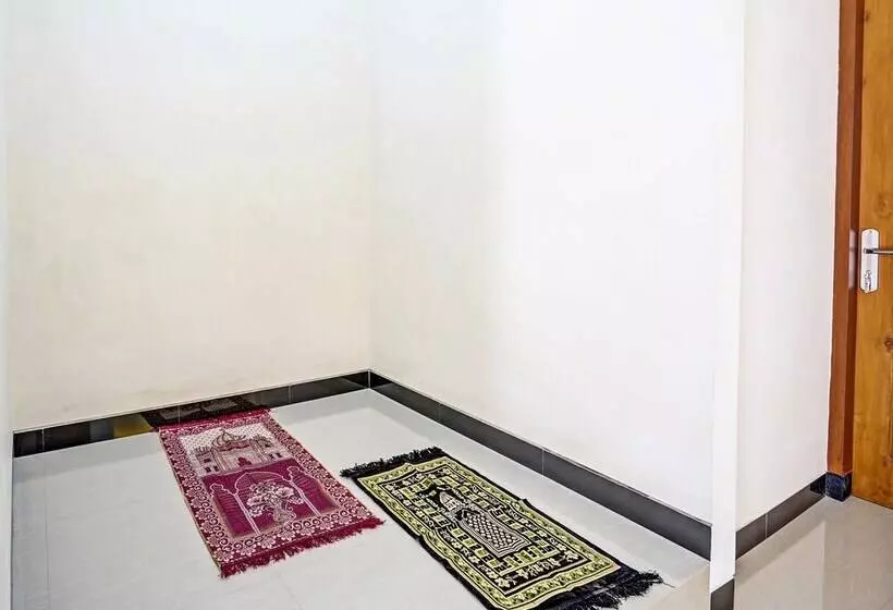 هتل Kanggo Riko Family Homestay Mitra Reddoorz