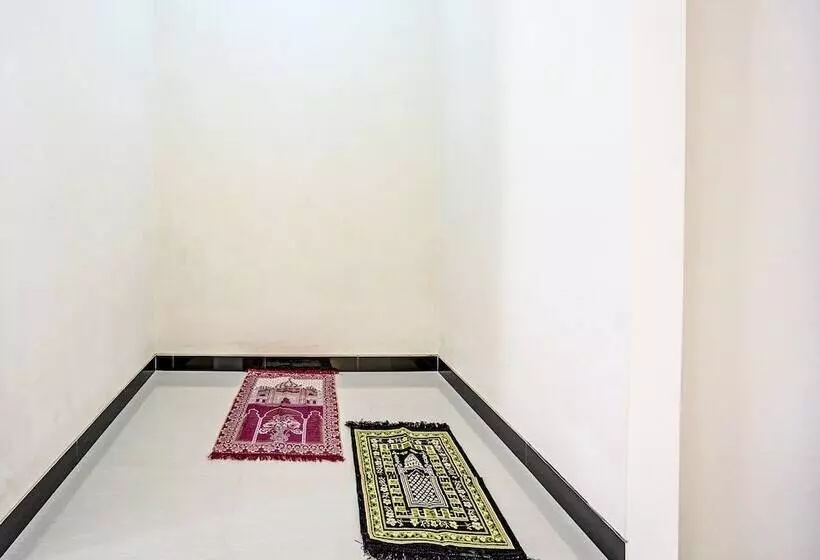 هتل Kanggo Riko Family Homestay Mitra Reddoorz