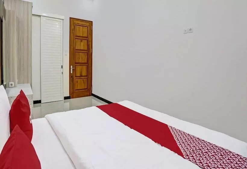 هتل Kanggo Riko Family Homestay Mitra Reddoorz