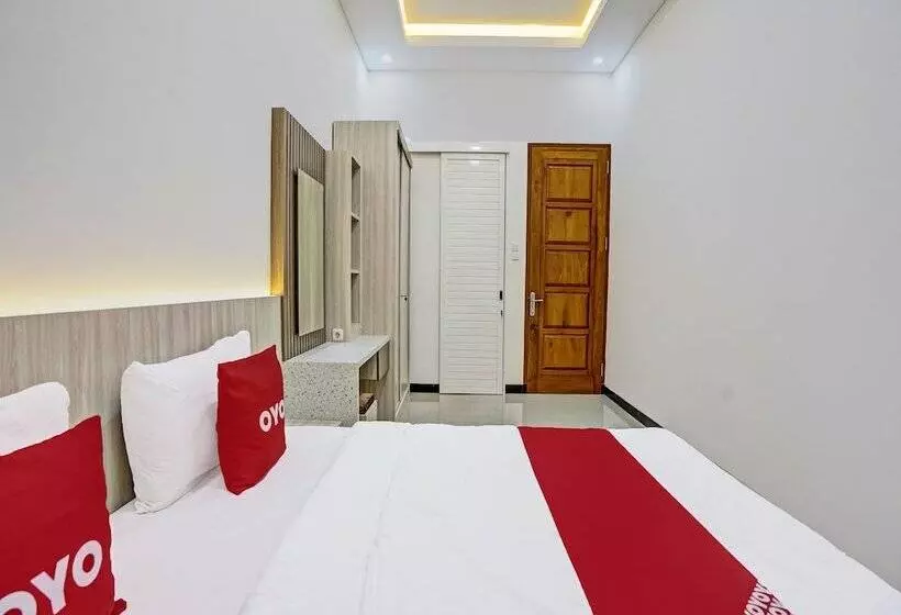 هتل Kanggo Riko Family Homestay Mitra Reddoorz