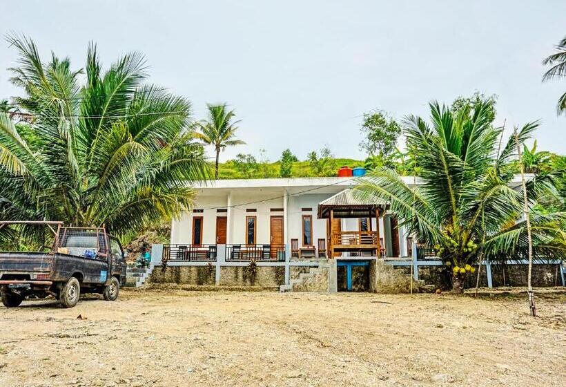 Отель Spot On 92183 Komang Resort Klayar