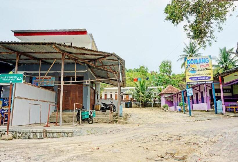 Отель Spot On 92183 Komang Resort Klayar