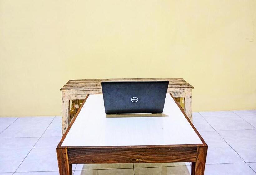 Отель Spot On 92183 Komang Resort Klayar