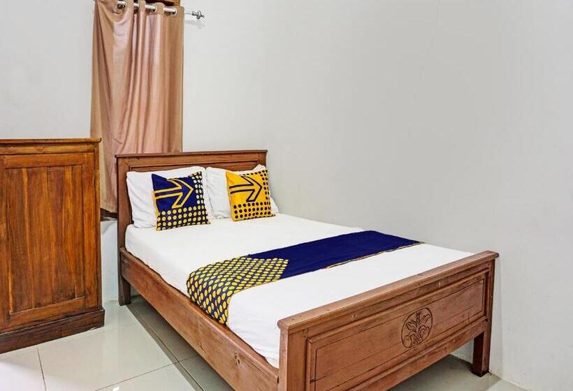 Отель Spot On 92183 Komang Resort Klayar