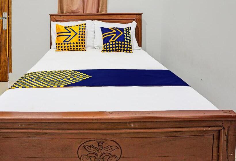 Отель Spot On 92183 Komang Resort Klayar